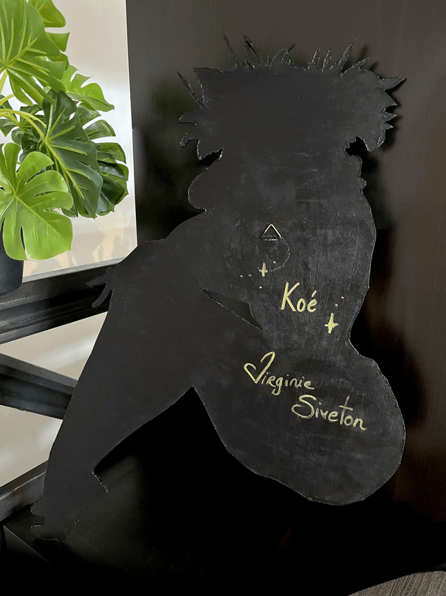 Pin-up sur bois: Koé